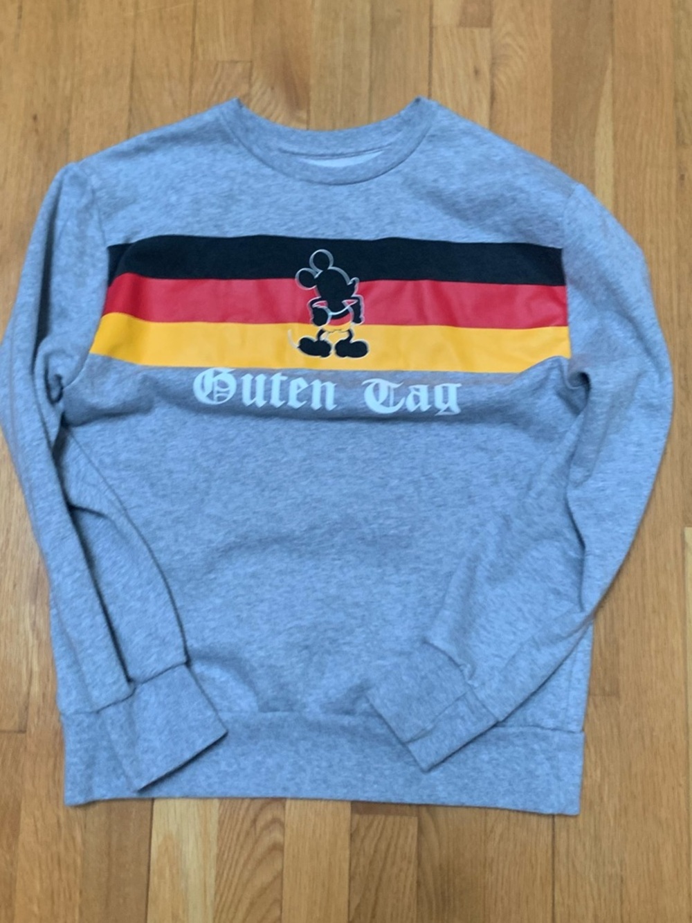 Disney EPCOT World Showcase Germany Guten Tag Mickey Sweatshirt Size Small
